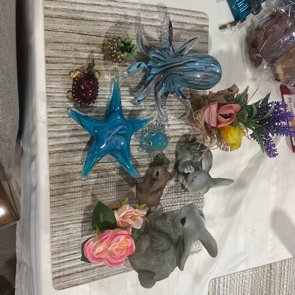 Miscellaneous decor